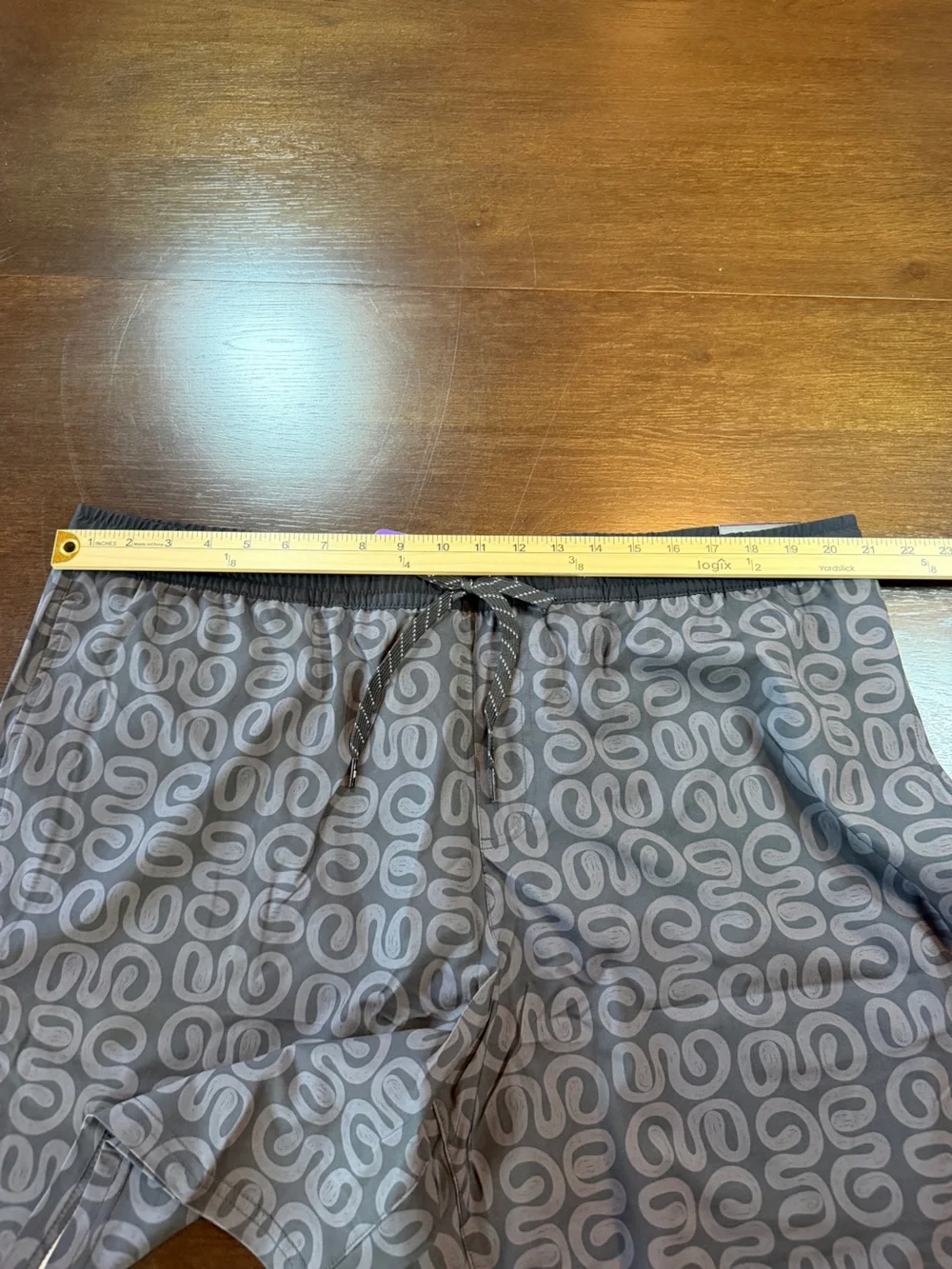 NWT Quiksilver Swim Trunks Men's XXL Gray Geometric 7 Inch Boardshort